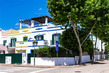 Hus t2 typisk Algarve med terrasse og gårdhave