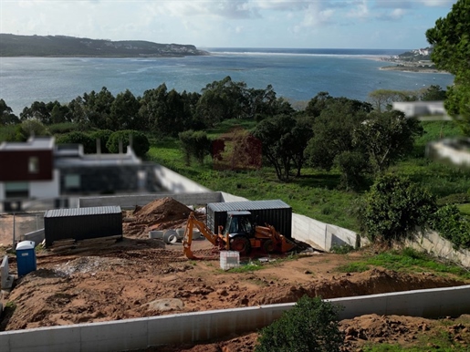 Plot with views over the Obidos lagoon