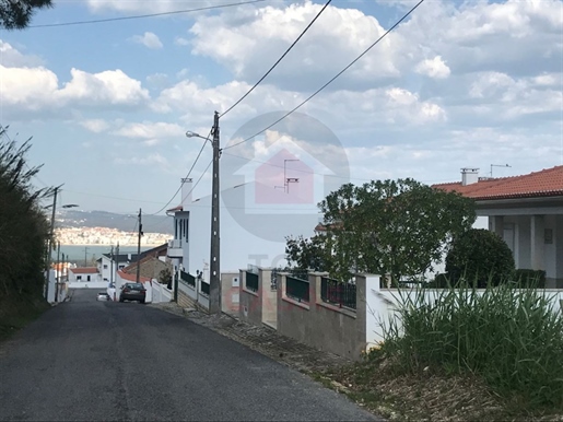 Land located in Salir do Porto close to all amenities