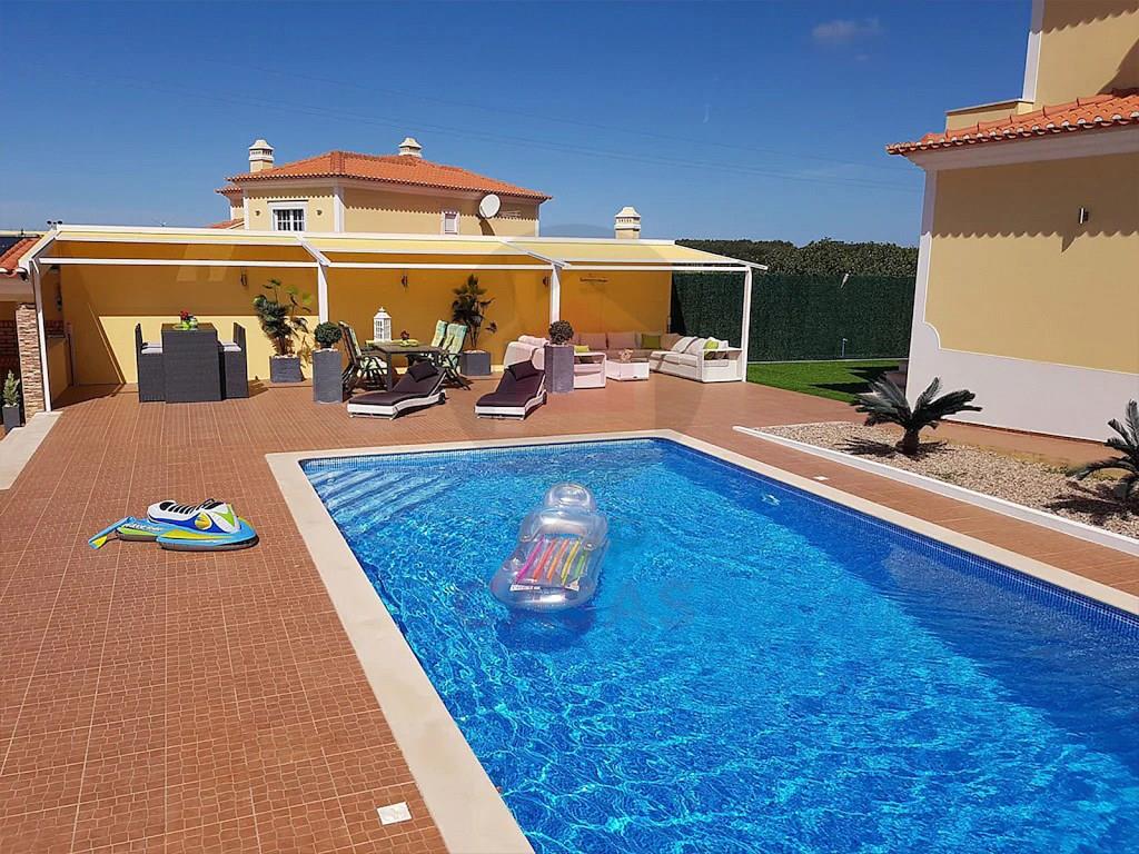 Detached villa with 5 bedroom and private pool