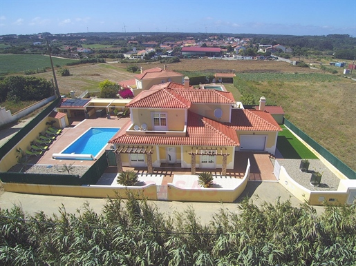 Detached villa with 5 bedroom and private pool