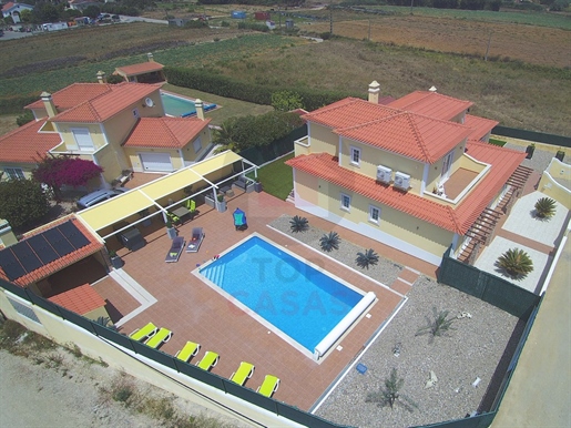 Maison individuelle avec cinq chambres et piscine privée