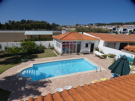 Detached villa with private pool walking distance to the beach