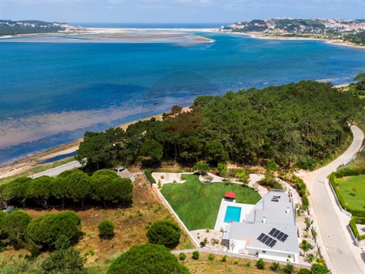 Top modern design villa with outstanding gardens, overflow pool and seaview to the Óbidos Lagoon