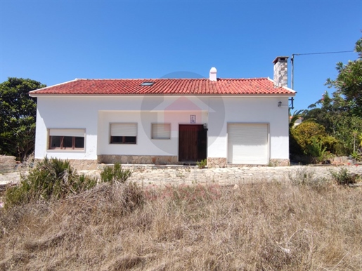 Property with 2 buildings in Foz do Arelho