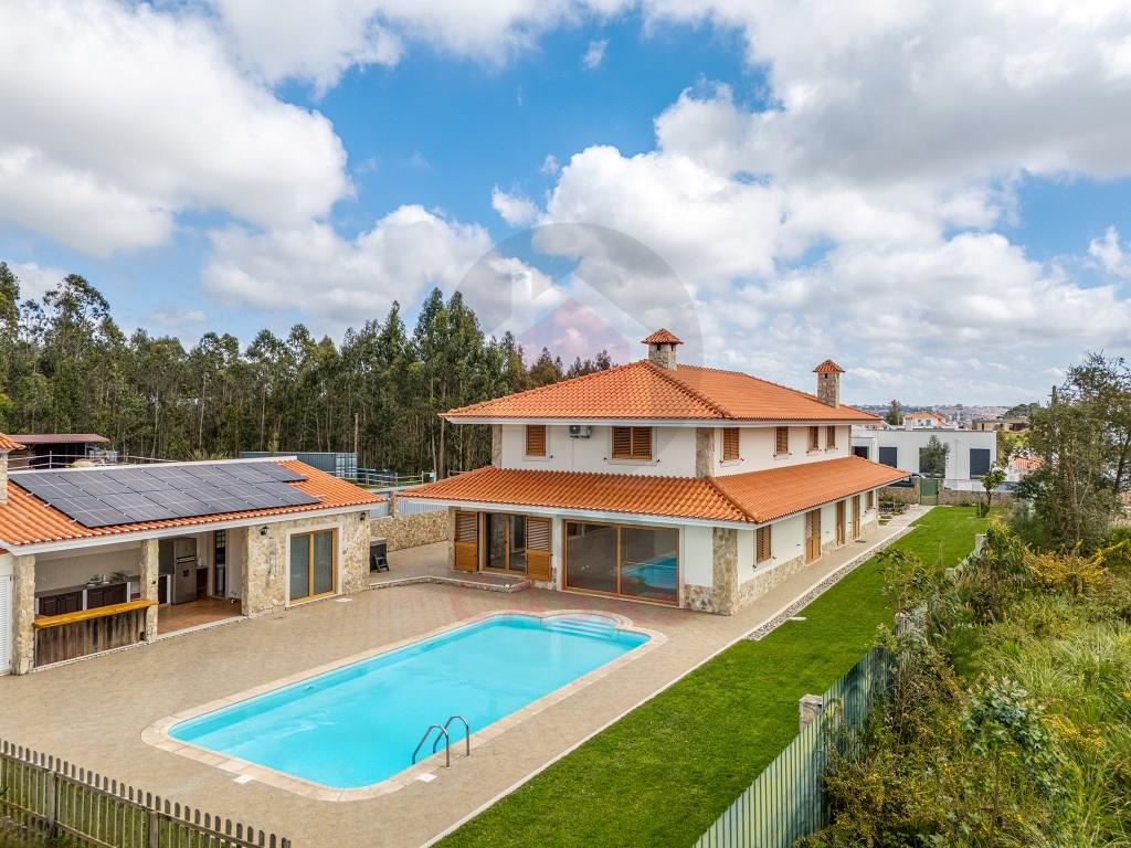 Moradia isolada com piscina em Nadadouro