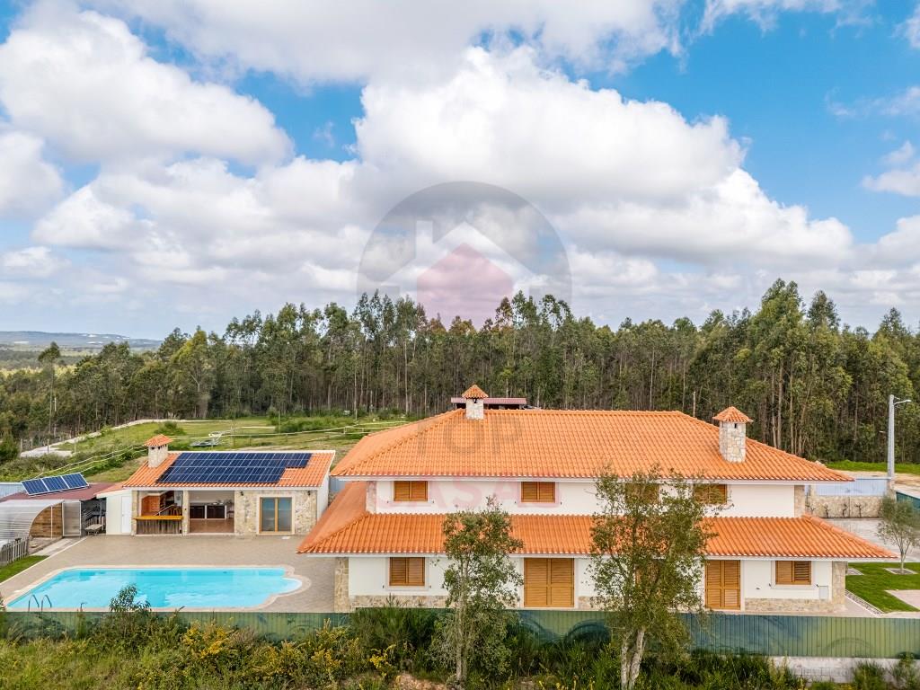 Moradia isolada com piscina em Nadadouro