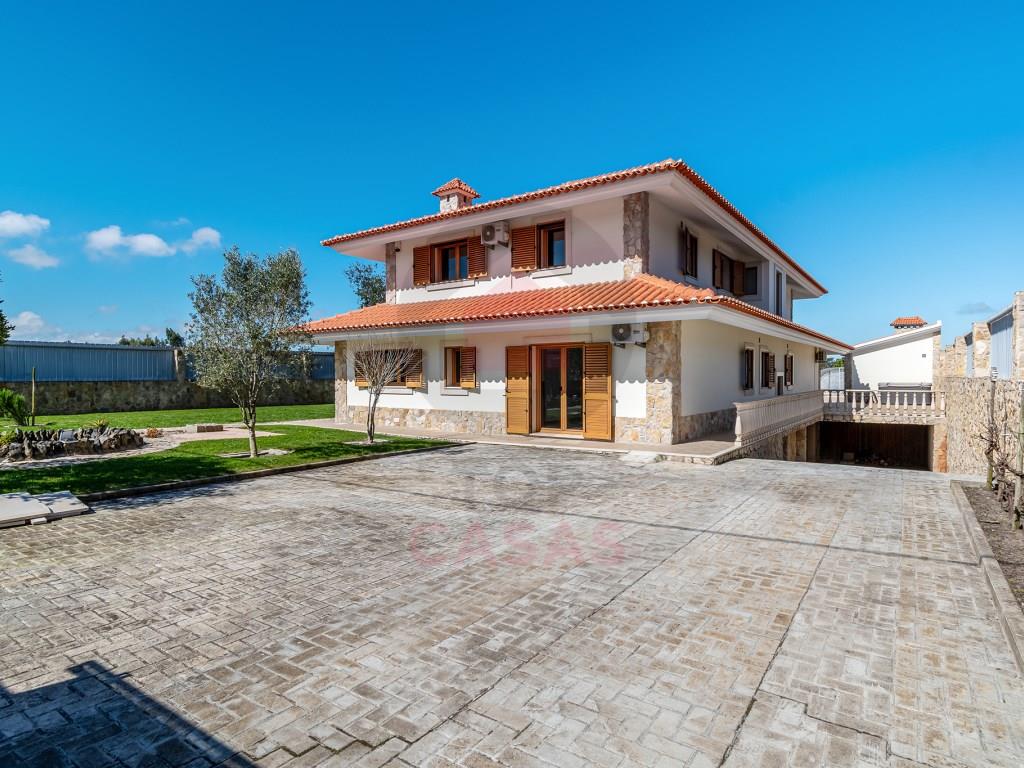 Moradia isolada com piscina em Nadadouro