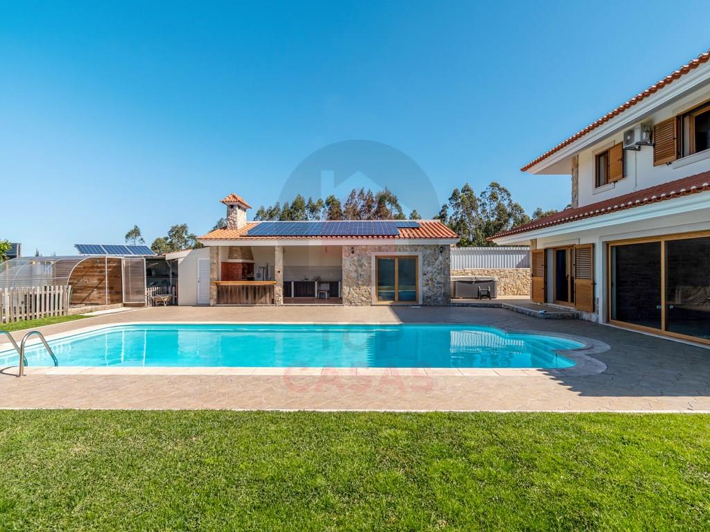 Moradia isolada com piscina em Nadadouro
