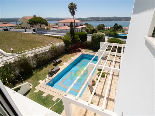 5 bedroom villa with swimming pool and views over the Óbidos Lagoon