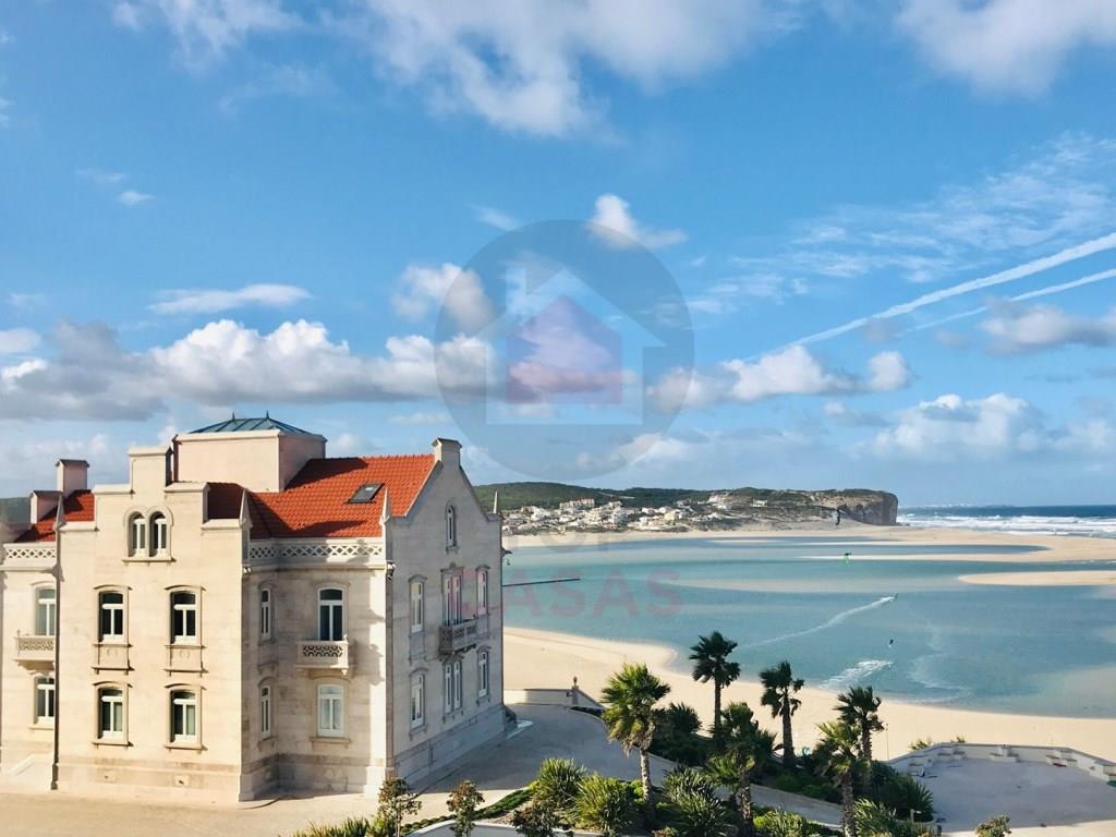 Moradia contemporânea térrea no Nadadouro