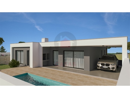 Modern design villa located in Nadadouro close to the beach