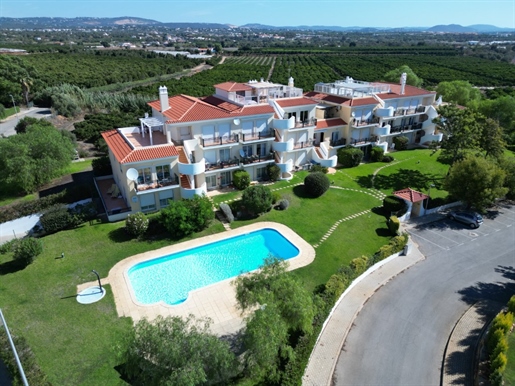 Fantastic 2 bedroom flat in a gated community with swimming pool and garden, for sale in Quinta do P