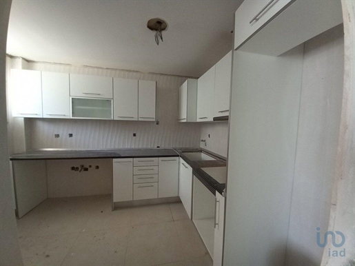Apartment with 4 Rooms in Setúbal with 84,00 m²