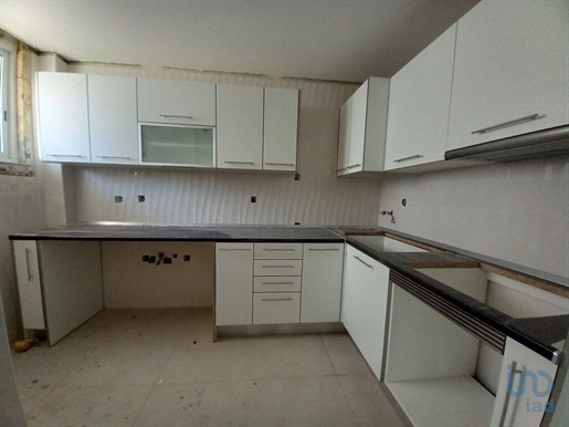 Appartement met 4 kamers in Setúbal met 84,00 m²