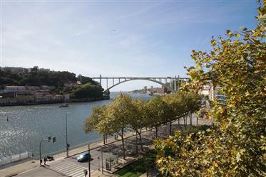 Old house restored by the douro river waterfront with views of Rio