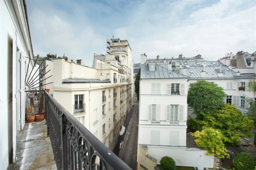 Paris 9th Arrondissement - one-bedroom apartment with stunning open views