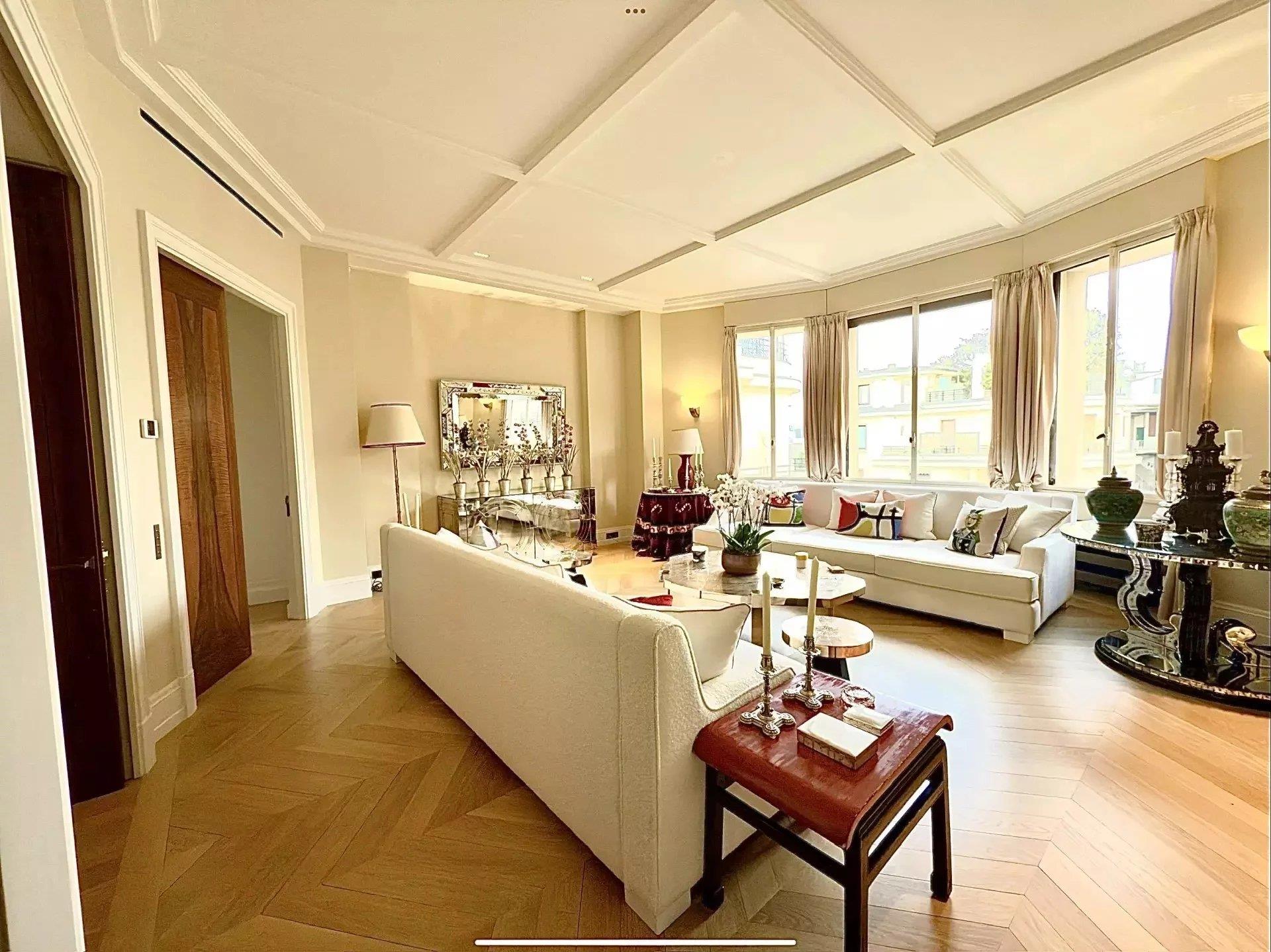 Franța | Paris 16 | 4 dormitoare | 4 Băi | 438 mp | 16.500.000 € |