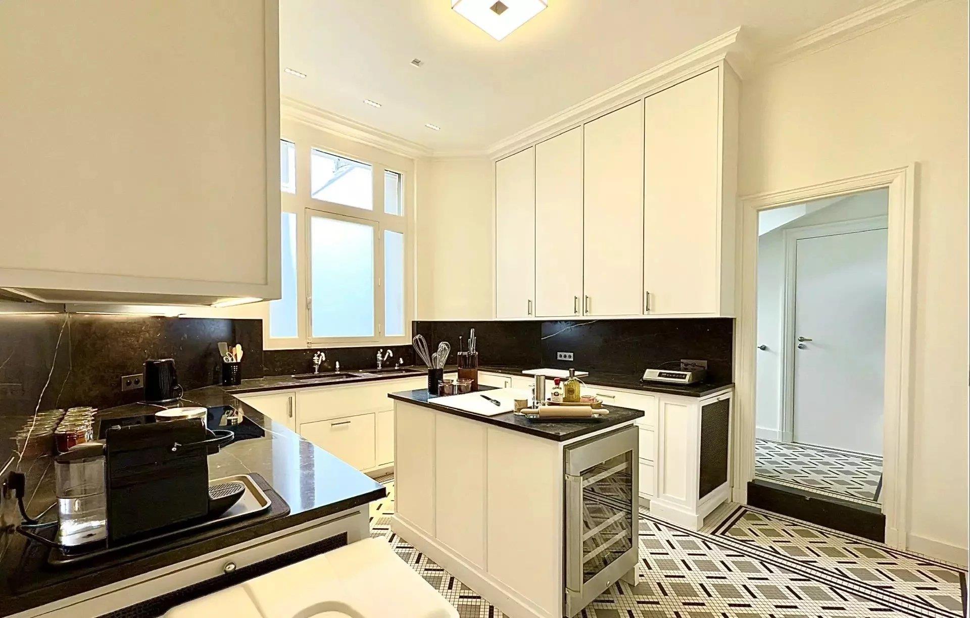 Franța | Paris 16 | 4 dormitoare | 4 Băi | 438 mp | 16.500.000 € |