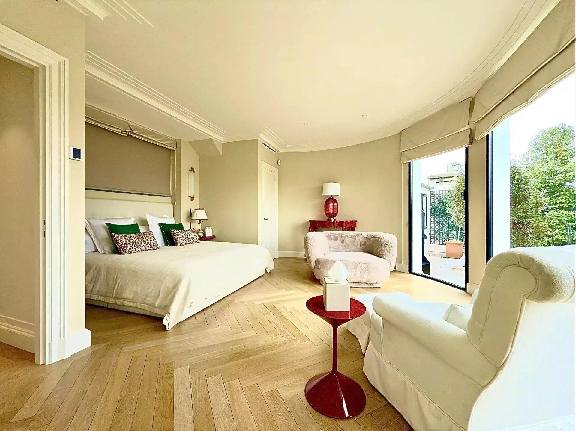 Franța | Paris 16 | 4 dormitoare | 4 Băi | 438 mp | 16.500.000 € |