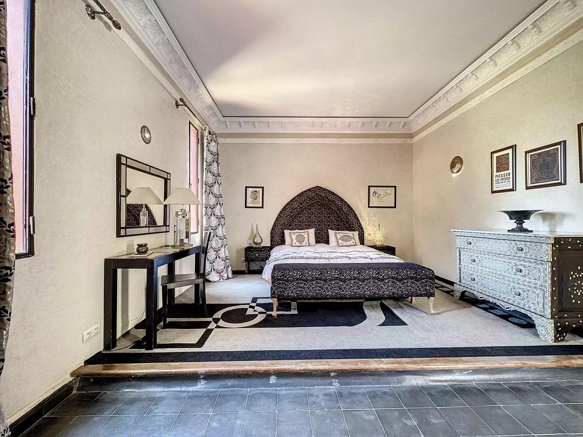 Morocco | Marrakesh | 6 bedrooms | Land 10,000 sqm | €1,490,000 | Ref: