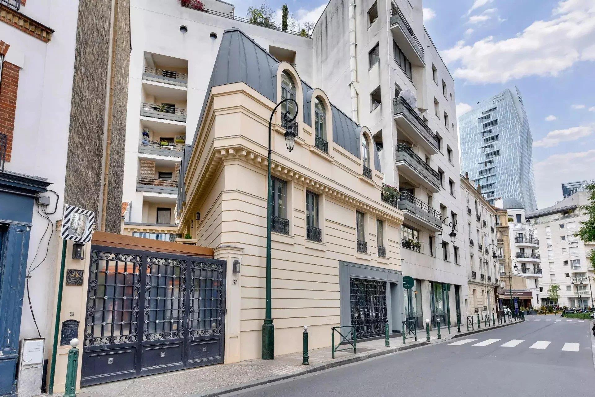 France | Paris 16th | 10 Bedrooms | 5 Bathrooms | 400 sqm | €7,250,000 | Ref:
