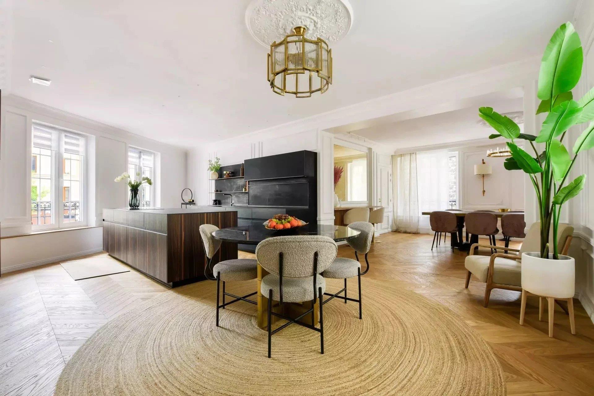 France | Paris 16th | 10 Bedrooms | 5 Bathrooms | 400 sqm | €7,250,000 | Ref: