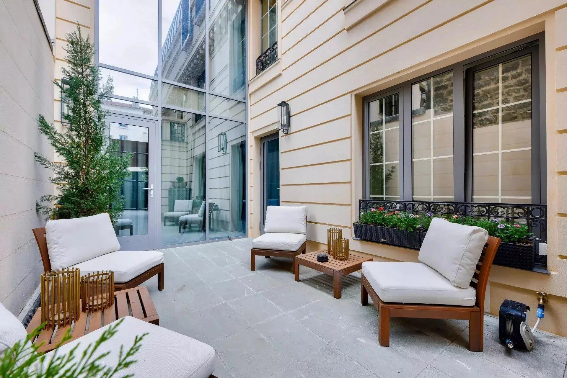France | Paris 16th | 10 Bedrooms | 5 Bathrooms | 400 sqm | €7,250,000 | Ref: