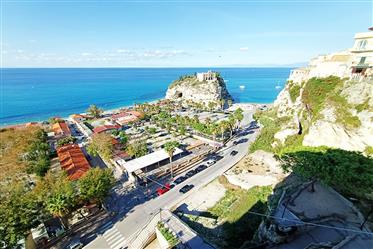 Property with see views located in the beauty of Tropea – 775