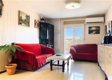 Beautiful, spacious and bright 4-rooms apartment