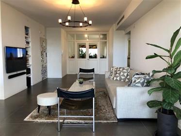 High-End renoveret lejlighed, 149Sqm, i Petah Tikva