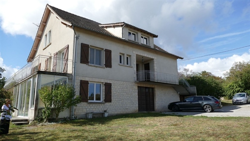 For sale large house, T8, basement, swimming pool, land 2500m²