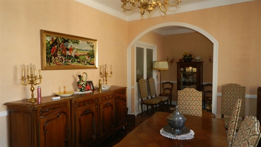 A vendre secteur Lacapelle maison de village 5 chambres, terrain 660 m².