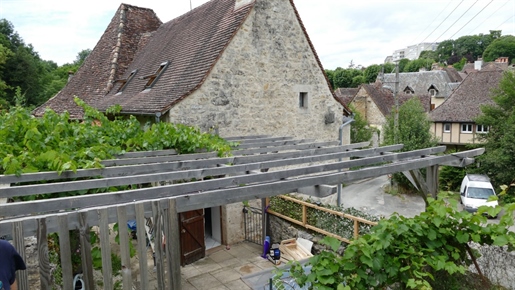 Ensemble de 2 maisons en pierre avec jardin de 1900m² ,4 chambres, proche commerce