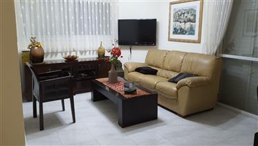 Ruim, helder en rustig appartement, 148 m², in Beersheba