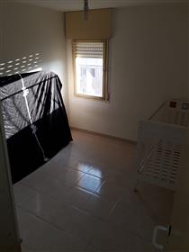 Przestronny, jasny i cichy apartament, odnowiony, w Beersheba 