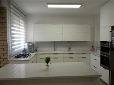 Amazing apartment, fully renovated, 130Sqm, in Rehovot