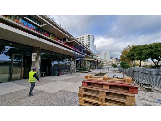 Magasin Commercial - Route Monumentale - Funchal