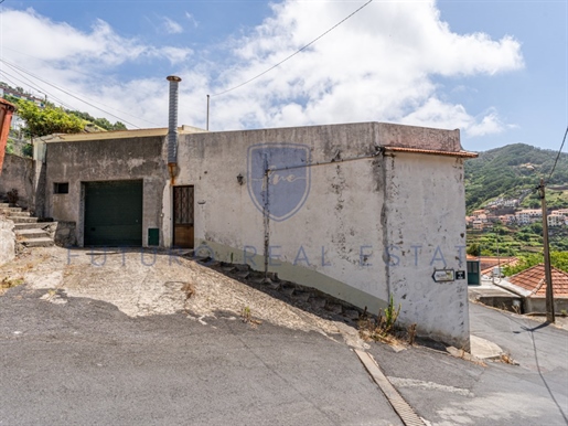 House 4 Bedrooms + 1 | Commercial Space | Machico