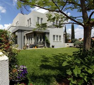 Luksuzna i lijepa kuća, 380Sqm, u Kadima Tzoran