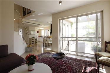 Luxury and beautiful house, 380Sqm, in Kadima Tzoran