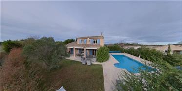 Spacious villa (160m²) with beautiful views, 5 bedrooms, 3 bathrooms, garage, heated pool, jacuzzi a