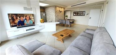 Renovat, spațios, luminos și liniștit apartament, în Ashkelon