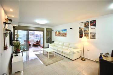 Nowe mieszkanie, 5 pokoi, 150Qsm, w Yehud 