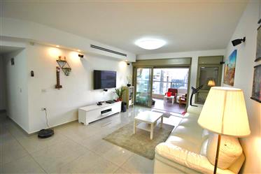 Apartamento nuevo, 5 habitaciones, 150Qsm, en Yehud 