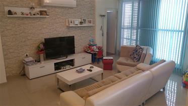 Prachtig appartement met 4 kamers, 100 m², in Petah Tikva
