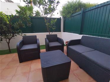 T2 Apartamento c/ quintal, estacionamento e arrecadação – no Algarve – Albufeira - bem localizado
