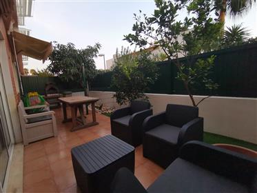 T2 Διαμέρισμα με πίσω αυλή, χώρο στάθμευσης και αποθήκευση - στο Algarve - Albufeira - σε καλή τοπο