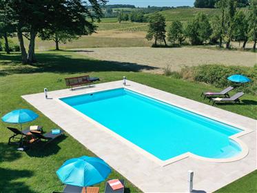 Charmerende Château med privat pool og panoramaudsigt over vinmarkerne 