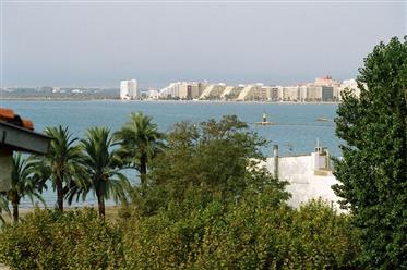 To be seized. Beautiful Apartment in Quiet Residence 100 meters from the old ports of Rosas, the be